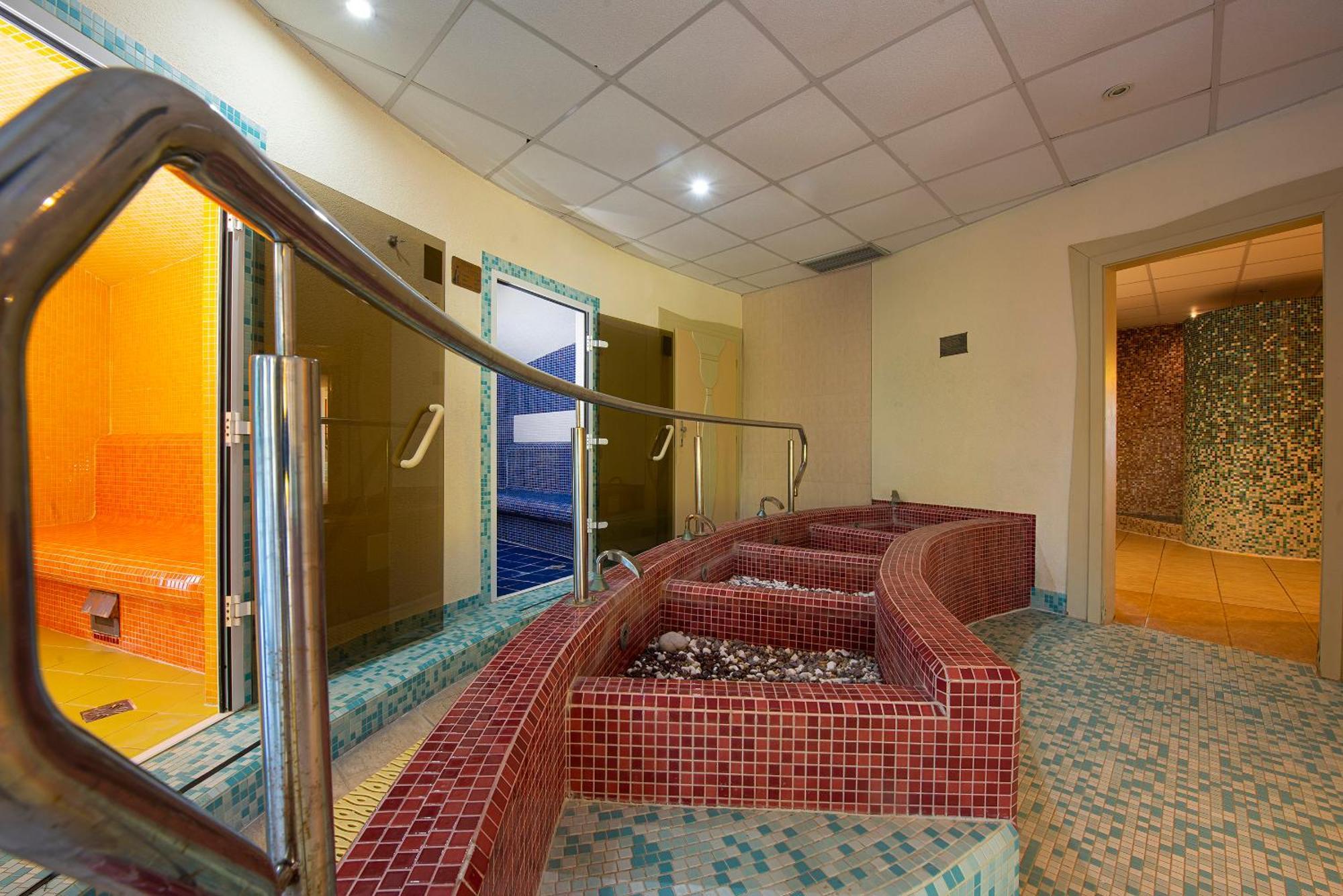 President Hotel Montfort Zdiar Bagian luar foto