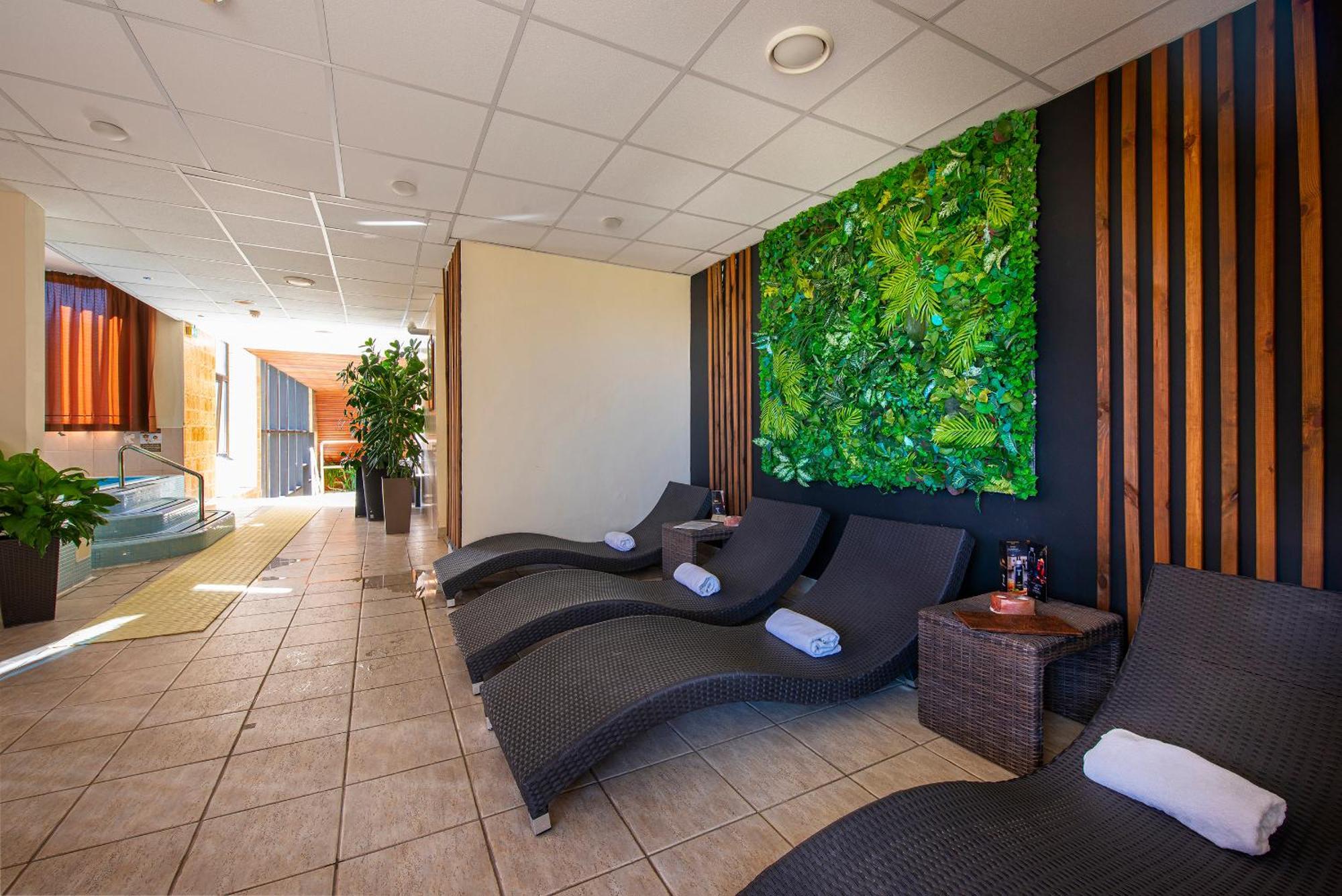 President Hotel Montfort Zdiar Bagian luar foto