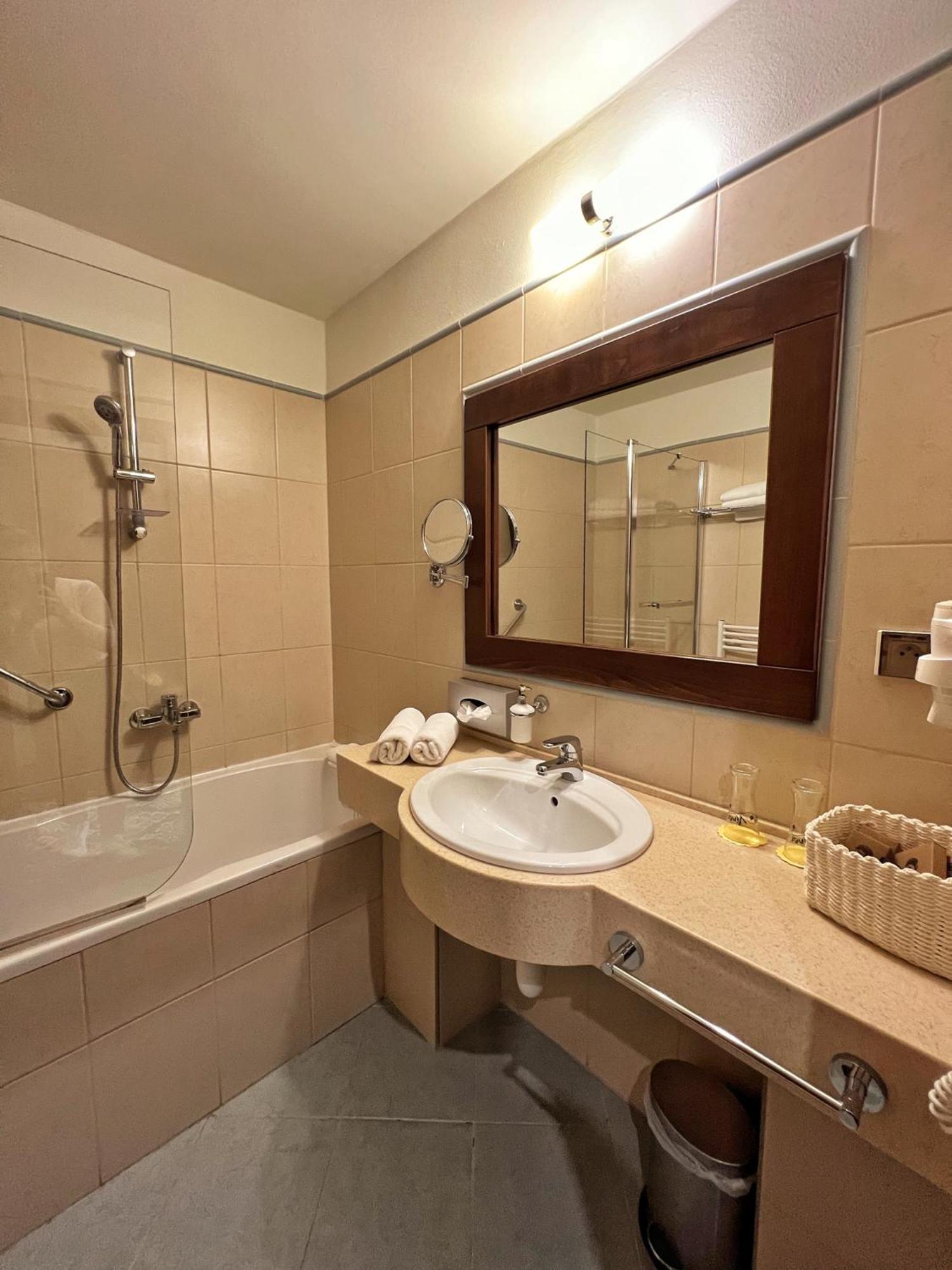 President Hotel Montfort Zdiar Bagian luar foto